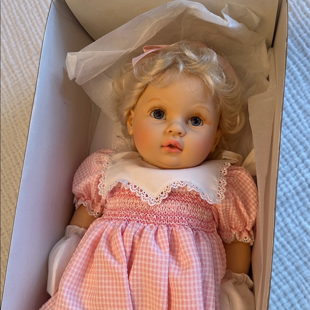 NIB Vintage Pauline's LE 51/1800 Mandy Vinyl Pink Gingham Doll with Bunny - Picture 14 of 15